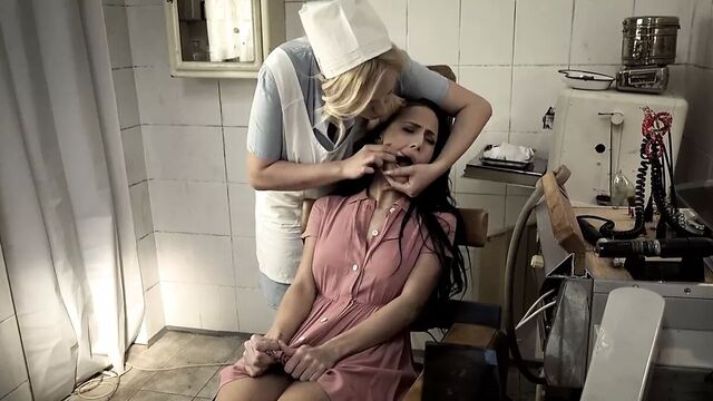 Horror dentist